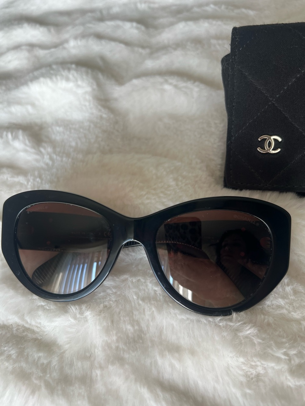 CHANEL Black Cat-Eye Sunglasses with Brown Gradient Lenses